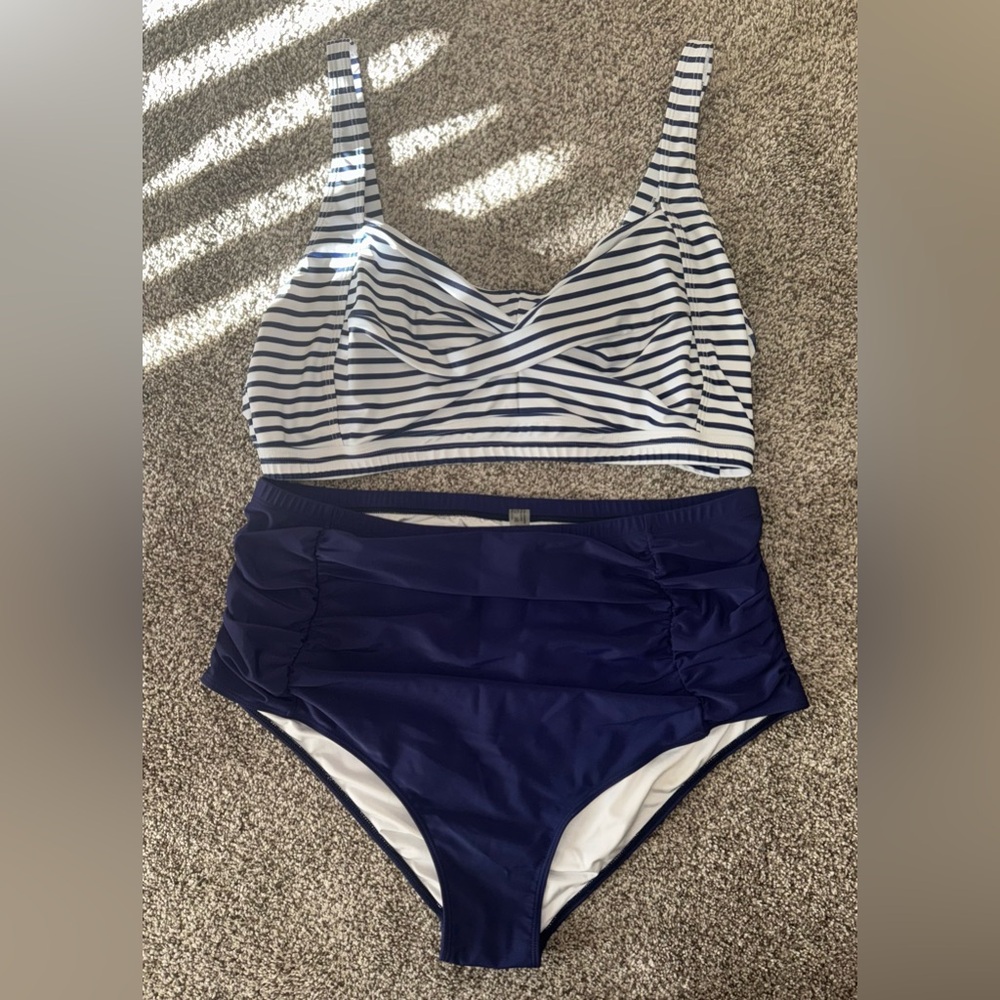 Swimsuit - Picture 6 of 7